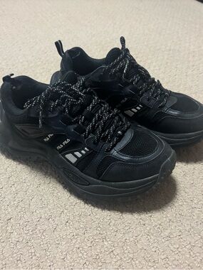 FILA Women's Black Athletic Trainer Sneakers